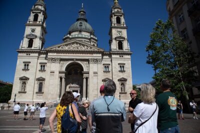 Budapest Urban Walk - Budapest City Tour with Cake & Coffee - Széchenyi Baths and the medicinal spring temps: big spa energy in a short visit