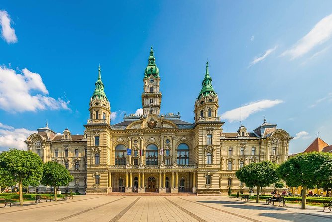 Budapest-Vienna One-Way Sightseeing Transfer - Bratislava Old Town and the Castle: Medieval Streets with a 20th-Century Reminder