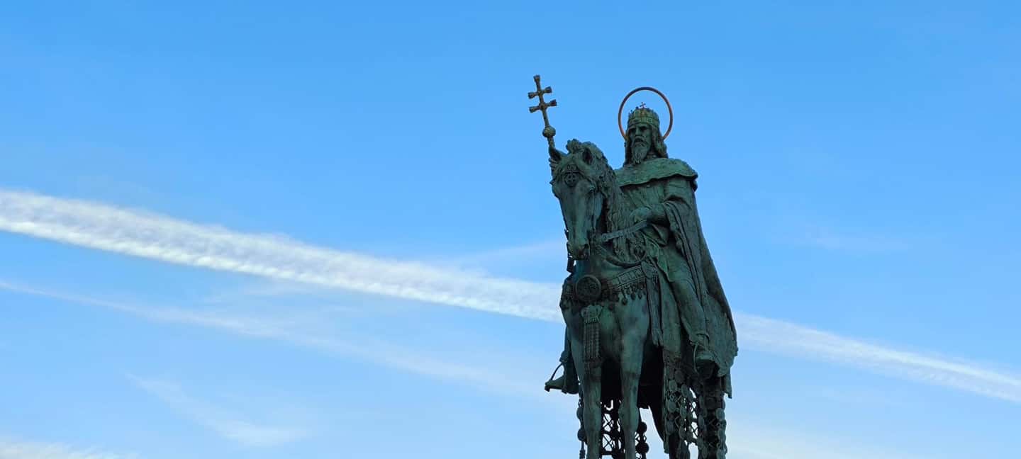 Budapest: Walking Tour in the Buda Castle District - Fisherman’s Bastion: viewpoints with a guide’s context