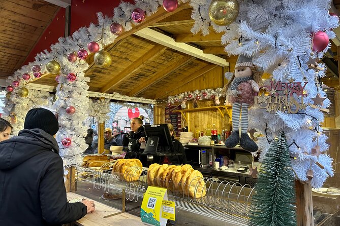 Budapest Wonderland - A Christmas Market Tour with Chimney Cake & Mulled Wine - Chimney cake: the treat that feels like a Budapest tradition