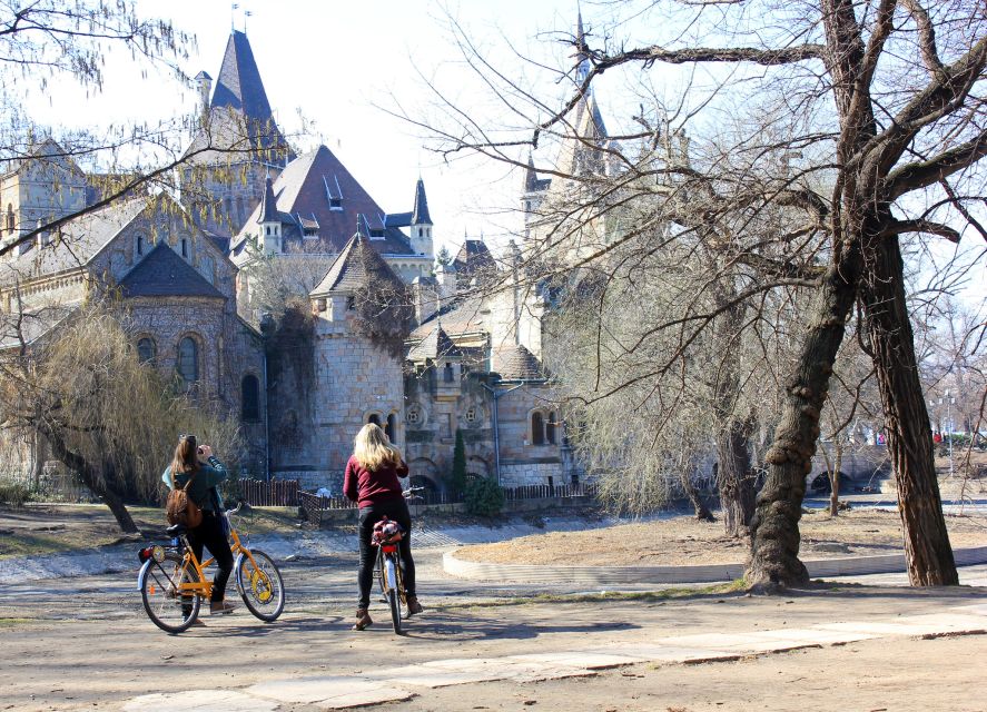 Budapest ❤️Winter Bike Tour with Coffee Stop❤️ - Central Market Hall: Art Nouveau inside, Budapest energy outside