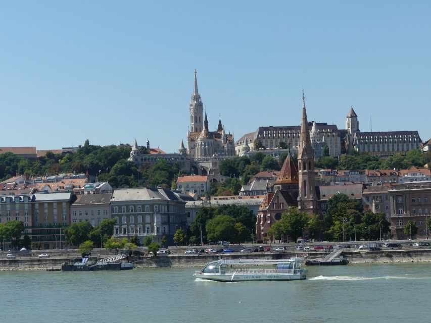 Castle District & Pest Driving Tour with Danube River Cruise - The guide experience: what to expect from live commentary