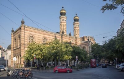 Castle District & Pest Driving Tour with Danube River Cruise - Meeting points: where you’ll start, where you’ll board