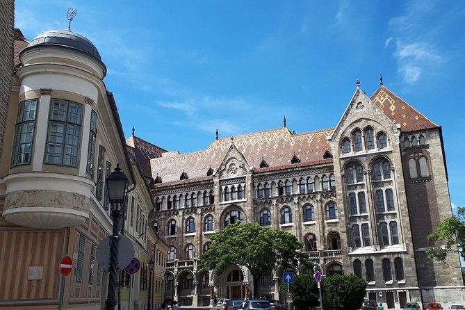 Castle district walk with legends - Fisherman’s Bastion: secret corners and the Danube panorama