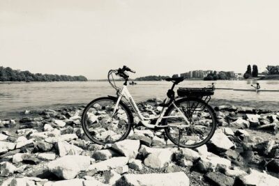 E-Bike Guided Tour in Castle Hill Budapest - Starting on Duna Corso: the Danube view that sets the tone