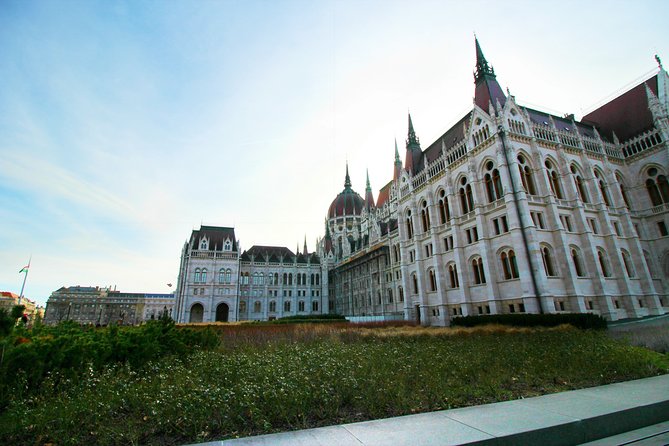 Exclusive Budapest City Tour by Luxury Car - Half Day - Why a private luxury car tour fits Budapest so well