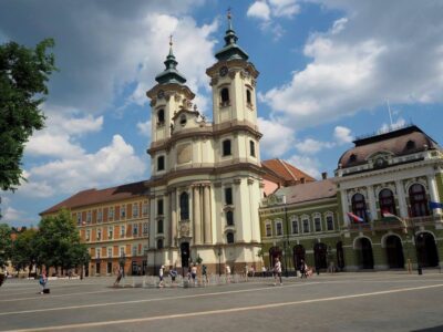 From Budapest: Guided Tour of Eger with Wine Tasting - Eger’s cobblestone center and the Turkish minaret moment