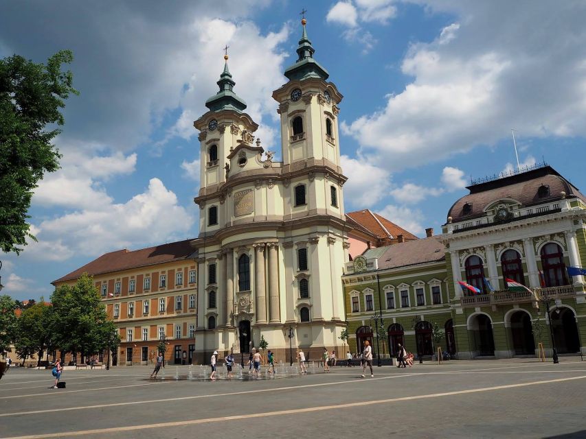From Budapest: Guided Tour of Eger with Wine Tasting - Eger’s cobblestone center and the Turkish minaret moment