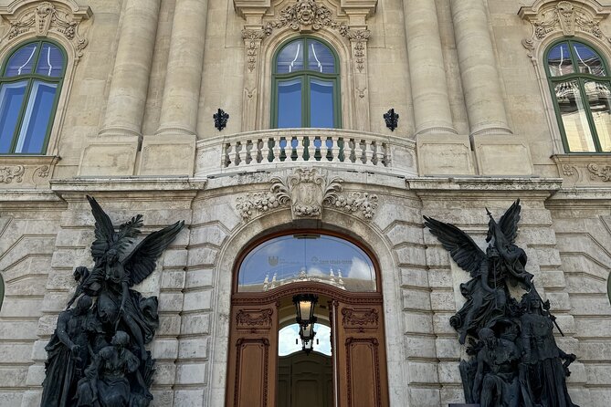 Gems of the Budapest Castle District Walking Tour - Setting off at Szentháromság u.: Holy Trinity Column to Matthias Church