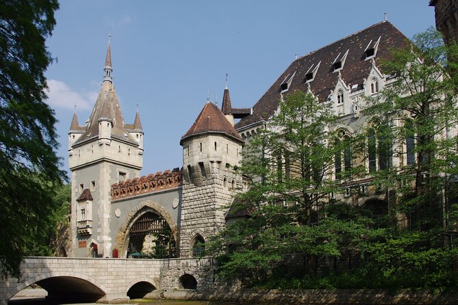 General sightseeing tour - Buda Castle and the Royal Palace terrace: the viewpoint that earns its time