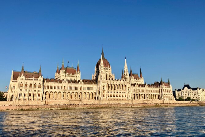 Half day Budapest city tour by car / minivan - How the private car tour really helps you see Budapest fast
