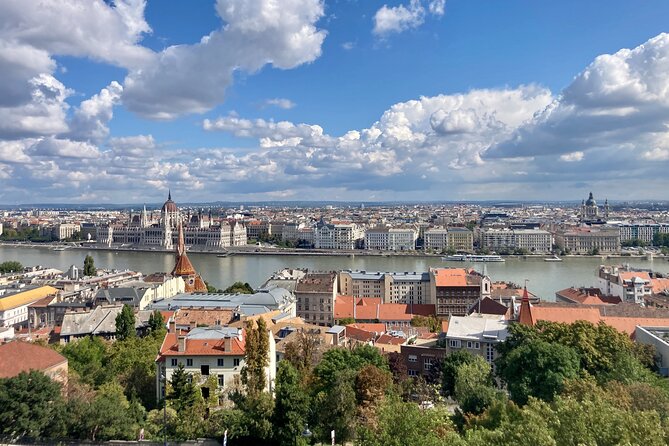 Half day Budapest city tour by car / minivan - City Park in one sweep: Vajdahunyad Castle and the House of Music