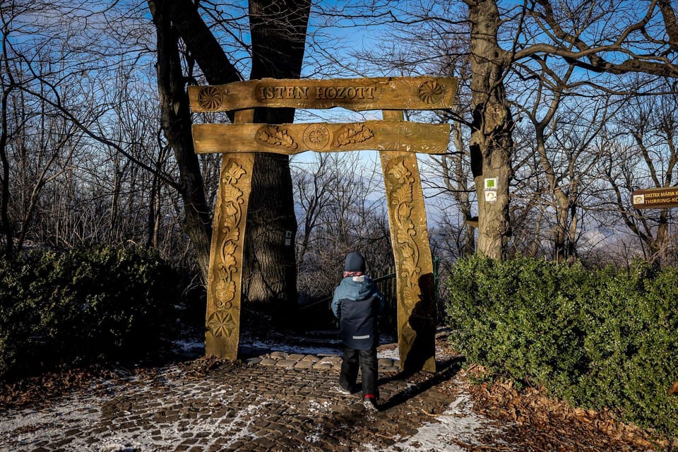 Hike to Spiritual Sites Near Budapest - The Stones of Love and Heart of Earth: What You Should Expect (and What You Should Not)
