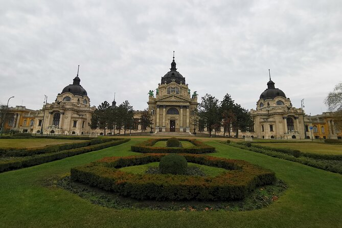Historical and Cultural Walking Tour in Budapest - St. Stephen’s Basilica: the Holy Right Hand and a deeper Budapest