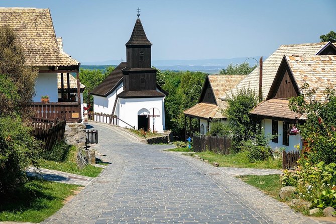 HOLLÓKŐ UNESCO World Heritage site + Eger Castle Private guided tour - Walking in the old town: fit it around your interests