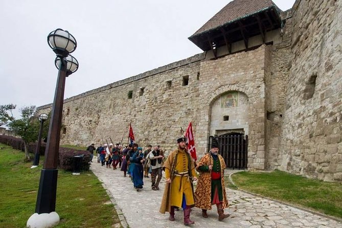 Home to Bull's Blood red wine! Eger with winetaste private tour - Dobo Square: the main square and the statue you came for