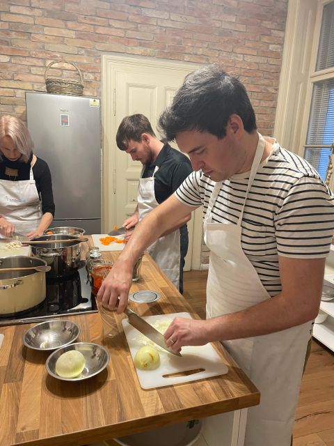 Hungarian Premium Cooking Class with 4-course meal - Welcome Drinks and the Pace of a 4-Hour Session