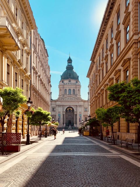 Iconic Budapest tour with Classic Russian Jeep and G-Wagon - Comfort details that matter in a 2–3 hour window