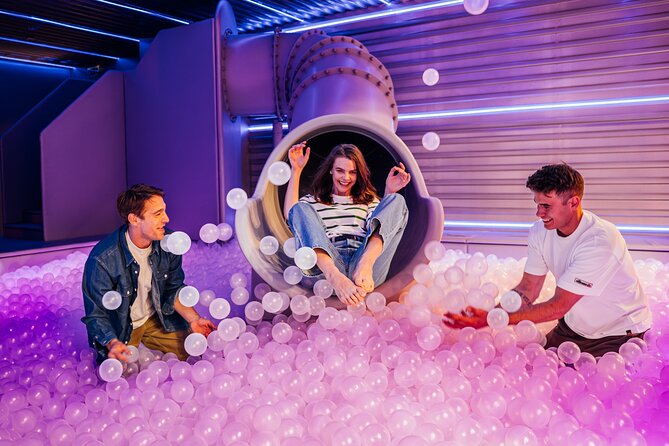 IKONO Budapest - Immersive Experience - Ball pit and hands-on room fun (the crowd-pleaser factor)