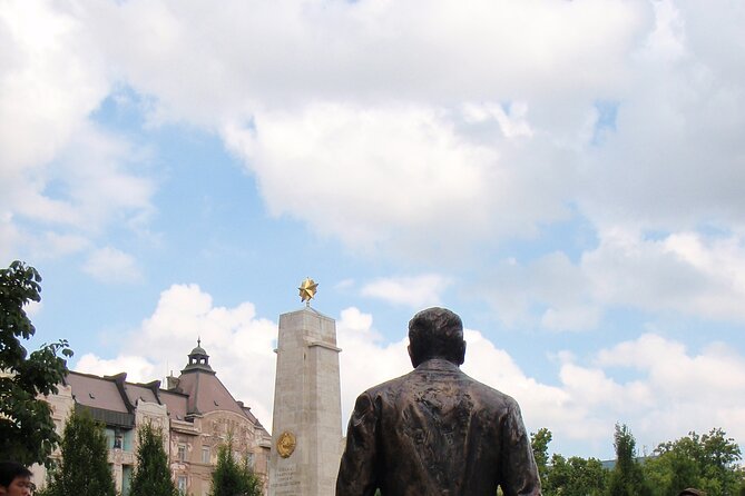 Lives of Hungarians Under Communist and Capitalist system - Meet Near Budapest Eye, Then Get the Context in 15 Minutes