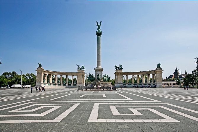 Private Budapest Bike Tour with Cafe Stop - The included cafe stop, then Great Market Hall and more Pest icons