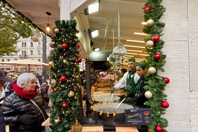 Private Budapest Christmas Market Tour with Chimney Cake & Mulled Wine - St. Stephen’s Basilica stop: what you get in 30 minutes and what costs extra