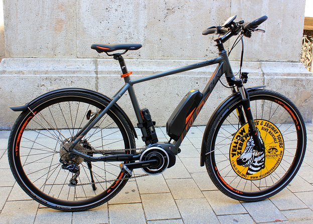 Private Budapest E-Bike Tour - E-bike comfort, helmets, and the simple rule: you must know how to ride