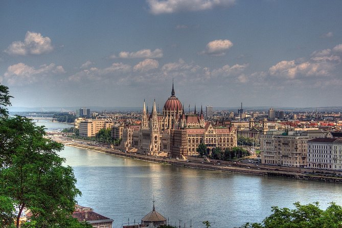 Private Budapest Sightseeing Tour: Royal Castle, Heroes Square, Chain Bridge - Jewish Quarter and the synagogue area: cultural context with a sightseeing rhythm
