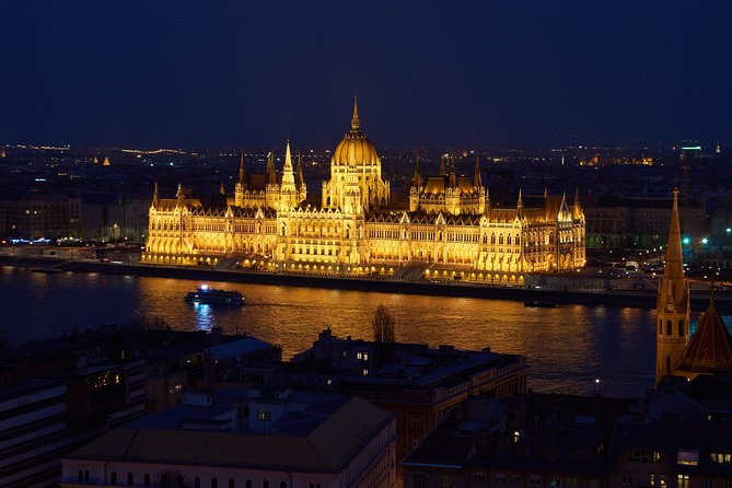 Private Budapest Sightseeing Tour: Royal Castle, Heroes Square, Chain Bridge - City Park to St Stephen’s Basilica: ending near Parliament with a payoff