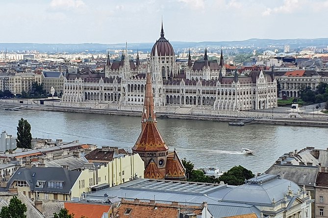 Private city tour by van - Parliament Building: the 45-minute finale worth planning for
