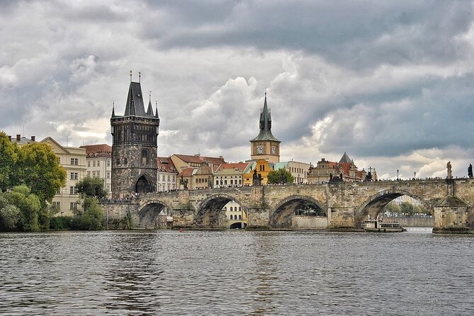 Private Transfer from Budapest to Prague with 2 hours for sightseeing - Choosing En-Route Stops: Winery Option and the Usual Trade-Offs