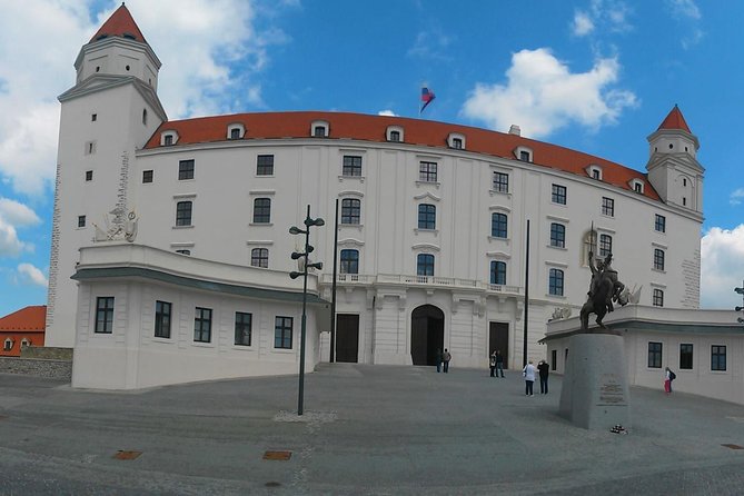 Private Transfer from Budapest to Vienna with a great guided tour in Bratislava - From Bratislava to Vienna: one hour to reset, not race