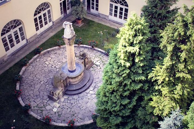 Secret Gardens and Squares Downtown | Walking Tour of Budapest - Apartment-House Stories and Botanical Curiosities (The Meaning Behind the Green)