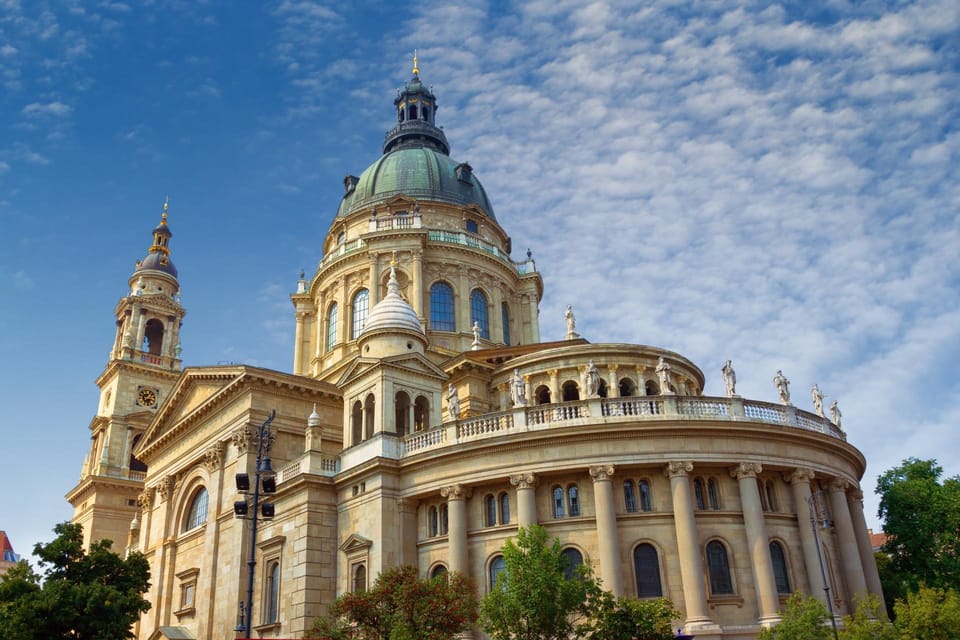 Skip-the-line St. Stephen's Basilica Guided Tour - Where it starts: Madal Café meeting point and why you should pay attention
