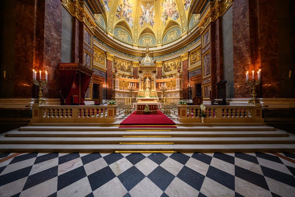 St. Stephen's Basilica: VIP Concert & After Hours Dome Visit - Inside the chapel: Hungary’s Holy Right Hand (Szent Jobb)