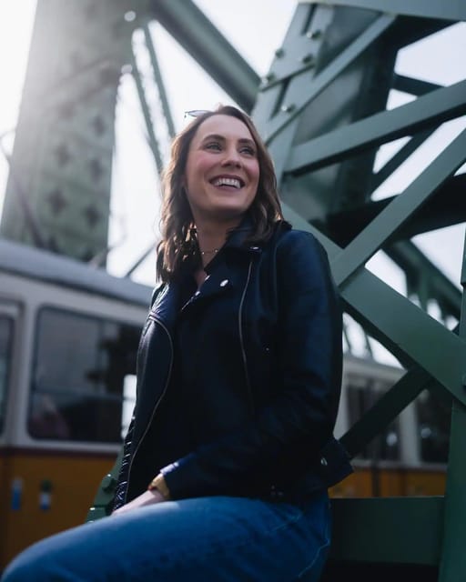 Street photos through the most beautiful streets of Budapest - The 60-minute photo session: what Luigi’s style gets right