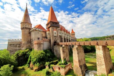 Transylvania Tour from Budapest to Bucharest: 4 days - Day 1: Arad Town Stroll and Timisoara’s Architecture After the Border