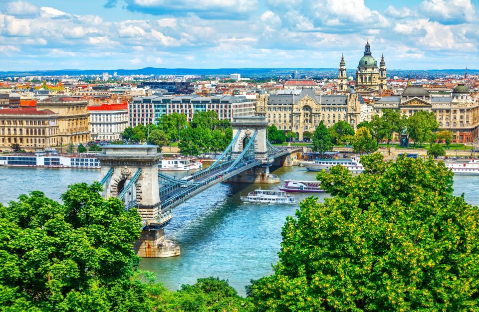Vienna: Budapest Day Trip - Budapest First Stops: Vajdahunyad Castle, the Opera House, and Parliament