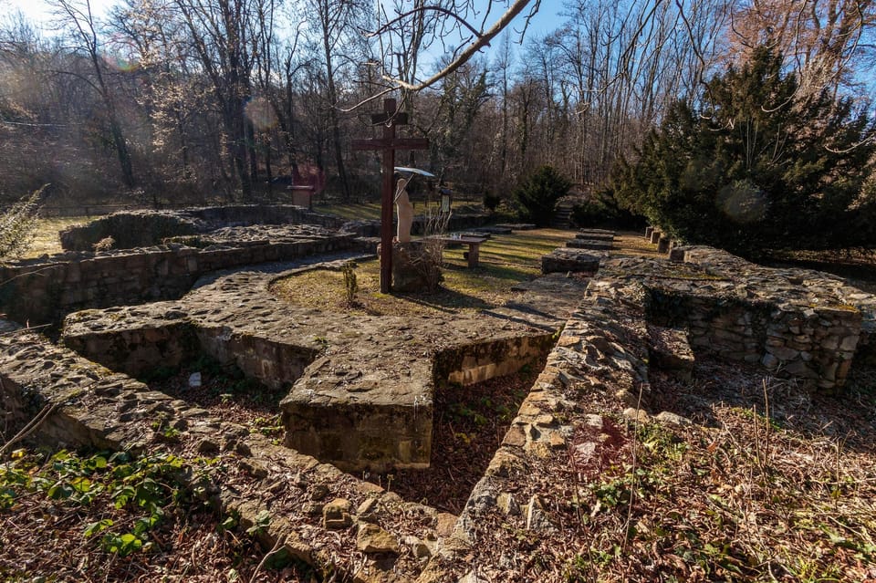 Walk to recent and aged spiritual sanctuaries near Budapest - Key highlights you’ll feel on the walk