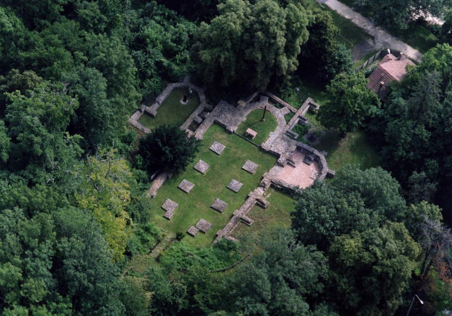 Walk to recent and aged spiritual sanctuaries near Budapest - Kaán Károly-kilátó: optional hike, clear views, forest + city in one frame